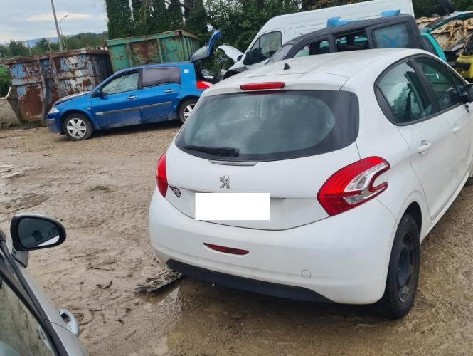 PEUGEOT 208 1