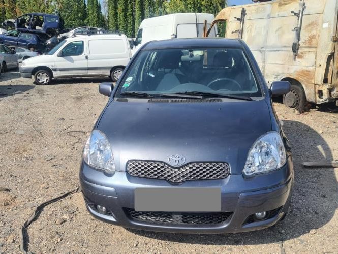 TOYOTA YARIS 1