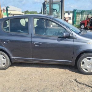 TOYOTA YARIS 1
