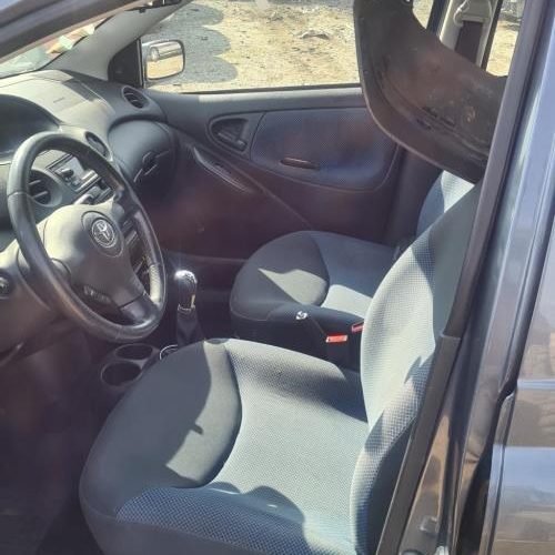 TOYOTA YARIS 1