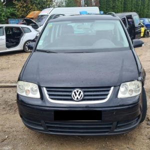 VOLKSWAGEN TOURAN 1