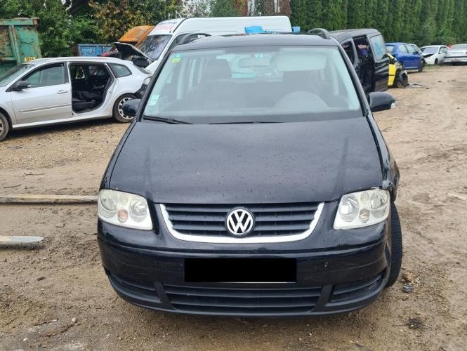 VOLKSWAGEN TOURAN 1