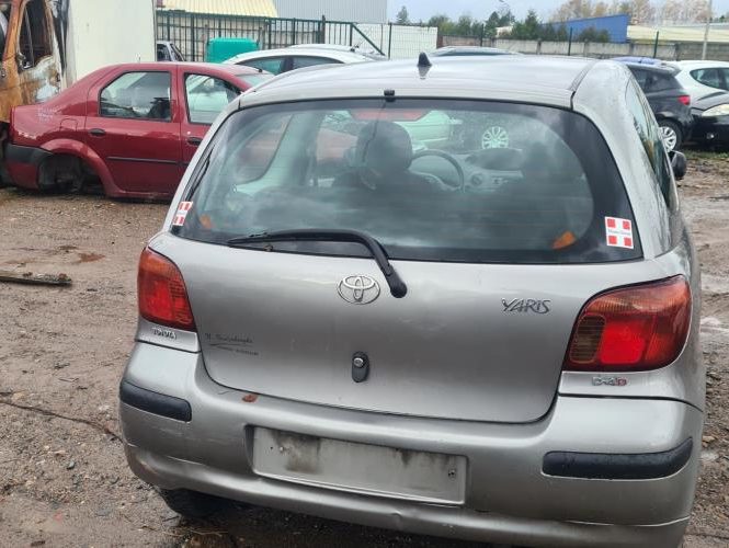 TOYOTA YARIS 1