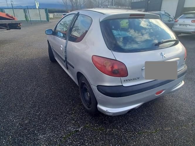 PEUGEOT 206