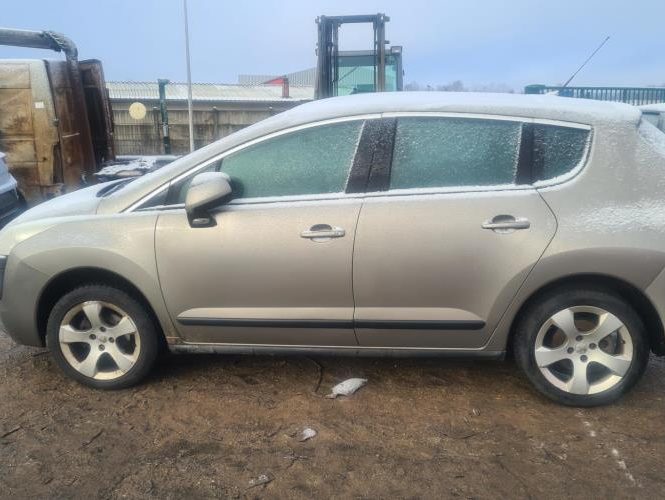 PEUGEOT 3008 1