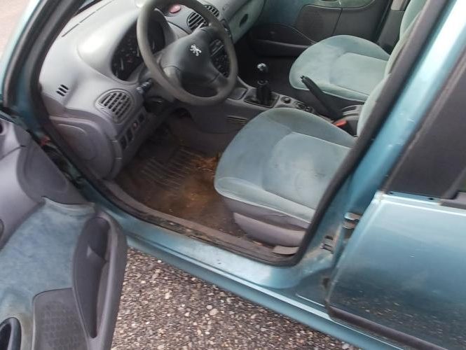 PEUGEOT 206