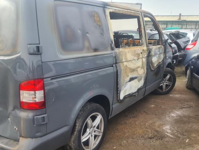 VOLKSWAGEN TRANSPORTER 5