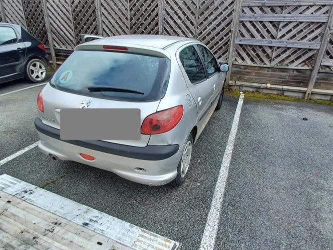 PEUGEOT 206