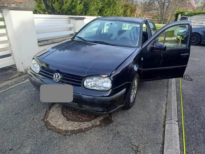 VOLKSWAGEN GOLF 4