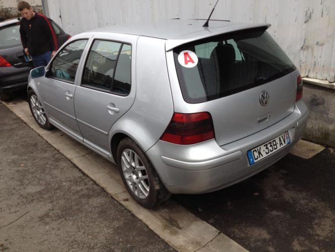 VOLKSWAGEN GOLF 4