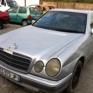 MERCEDES CLASSE E 210 PHASE 1