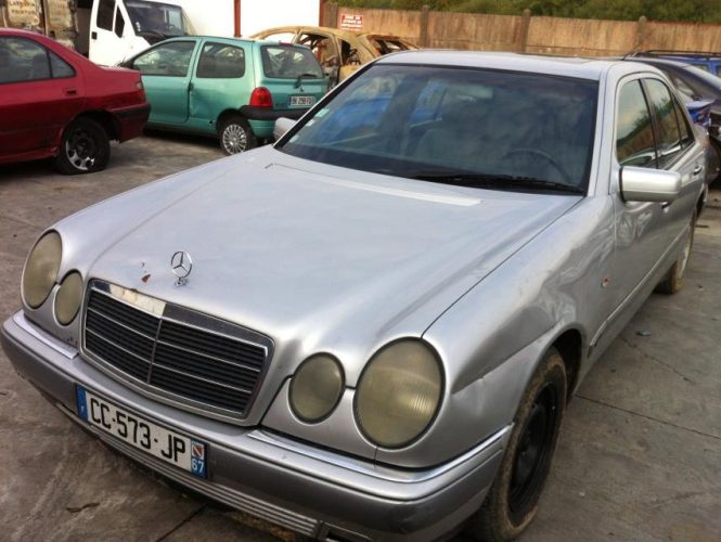 MERCEDES CLASSE E 210 PHASE 1