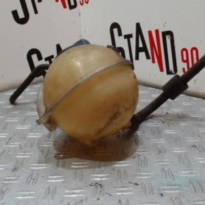 VOLKSWAGEN NEW BEETLE 1