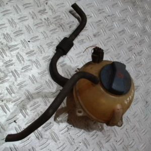 VOLKSWAGEN NEW BEETLE 1