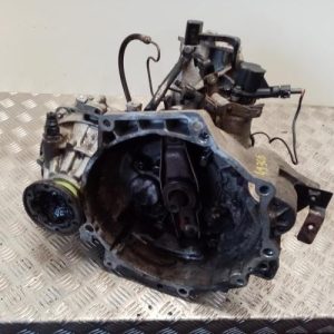 VOLKSWAGEN NEW BEETLE 1