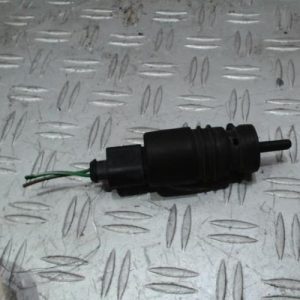 VOLKSWAGEN NEW BEETLE 1