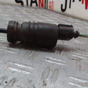 VOLKSWAGEN NEW BEETLE 1