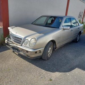 MERCEDES CLASSE E 210