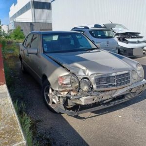 MERCEDES CLASSE E 210