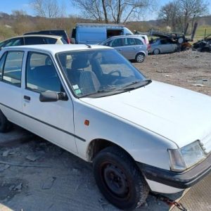 PEUGEOT 205
