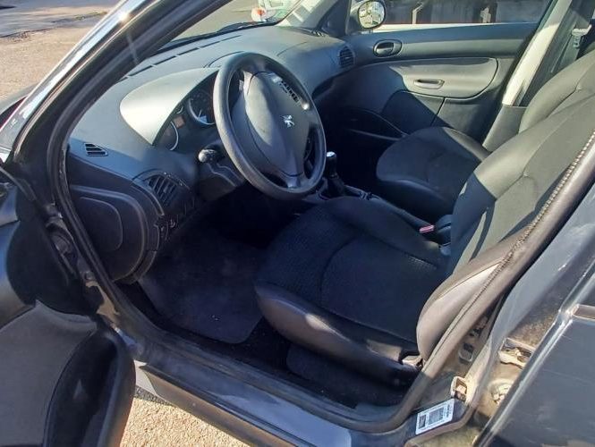 PEUGEOT 206+