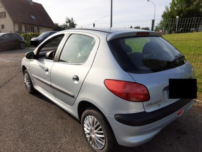 PEUGEOT 206