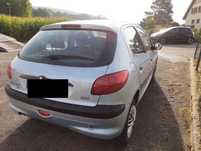 PEUGEOT 206