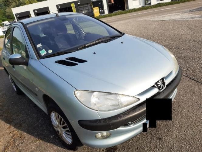 PEUGEOT 206