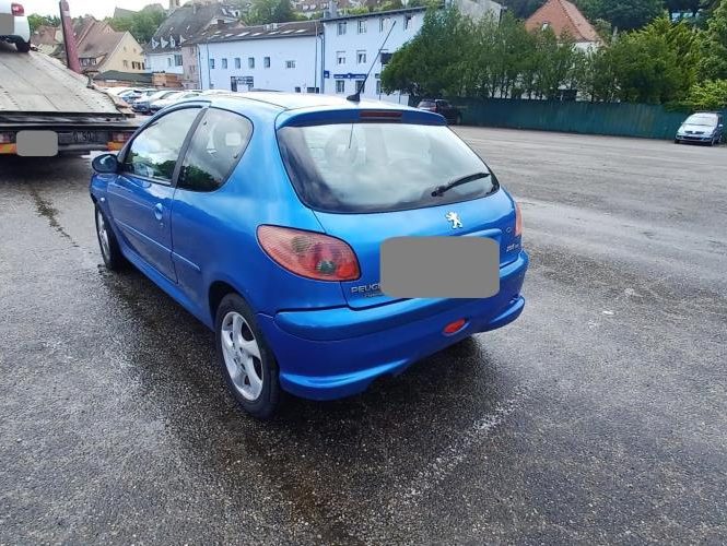 PEUGEOT 206