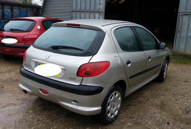 PEUGEOT 206