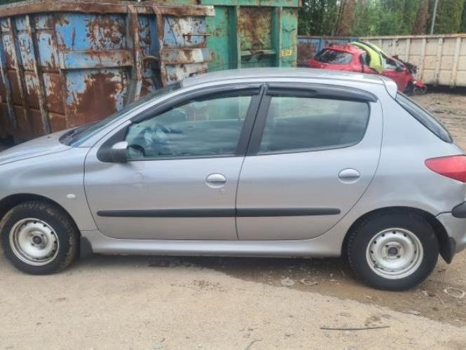 PEUGEOT 206