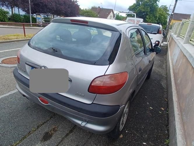 PEUGEOT 206