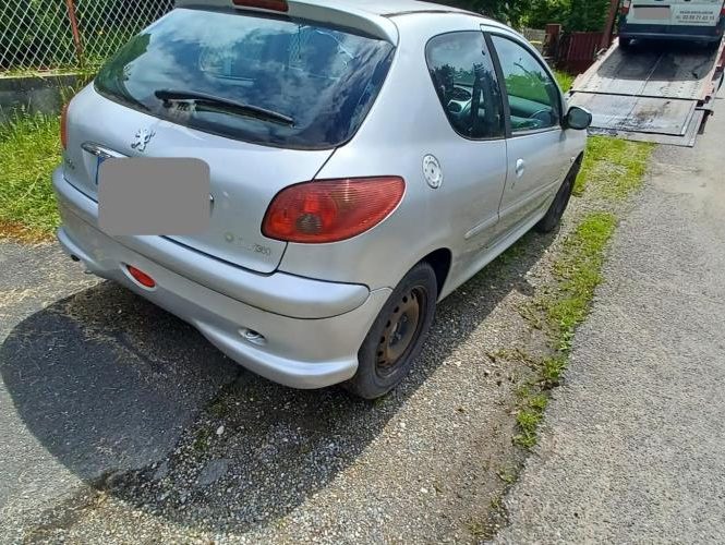 PEUGEOT 206