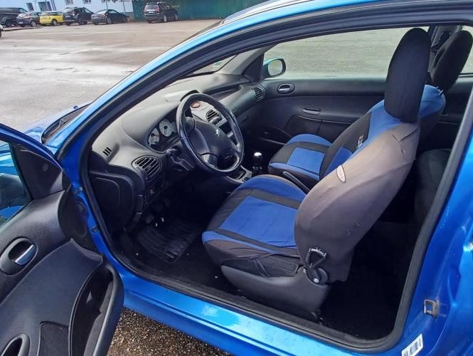 PEUGEOT 206