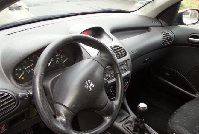 PEUGEOT 206