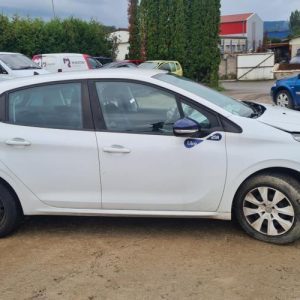 PEUGEOT 208 1