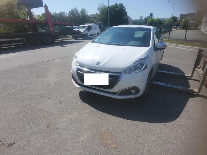 PEUGEOT 208 1