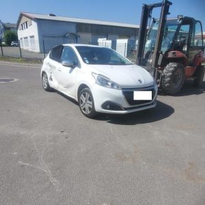 PEUGEOT 208 1