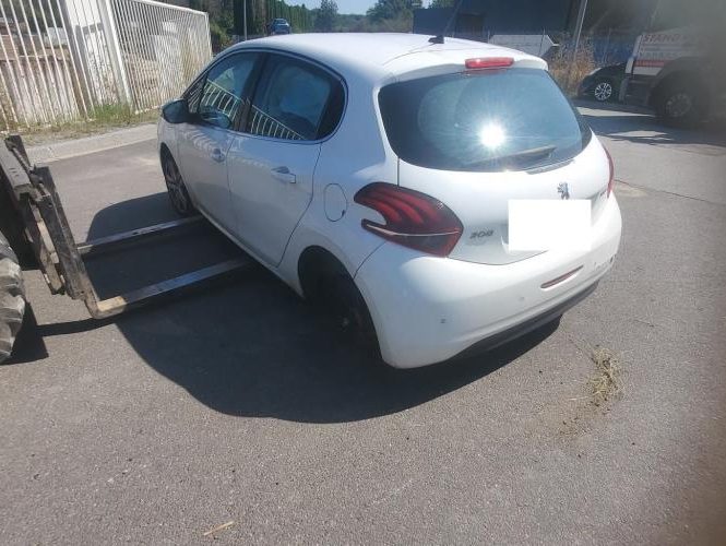PEUGEOT 208 1