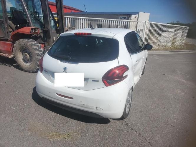 PEUGEOT 208 1