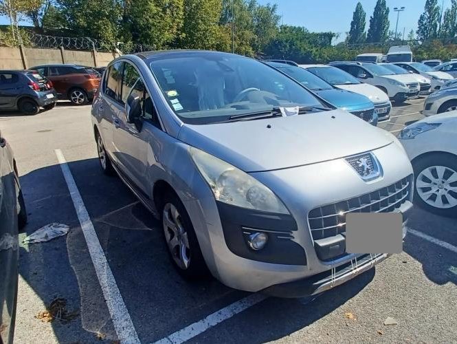 PEUGEOT 3008 1