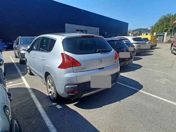 PEUGEOT 3008 1