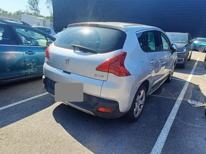 PEUGEOT 3008 1