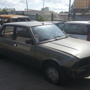 PEUGEOT 305