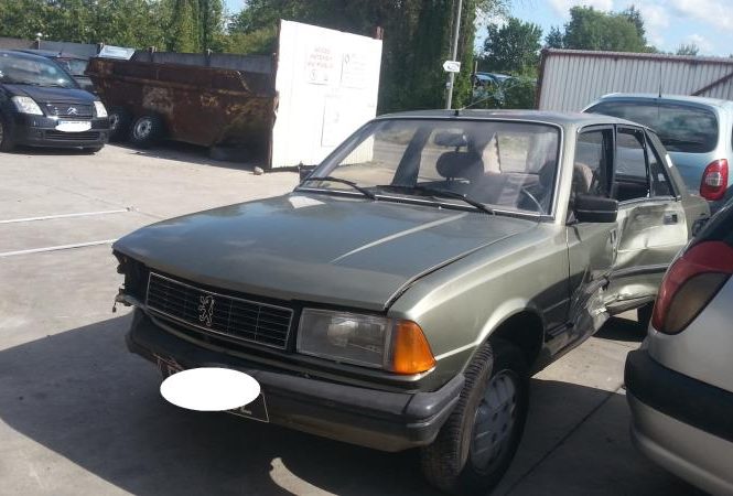 PEUGEOT 305