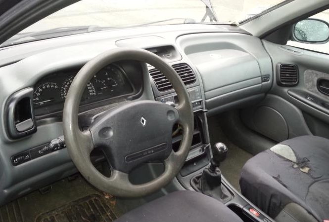 RENAULT LAGUNA 1 PHASE 2