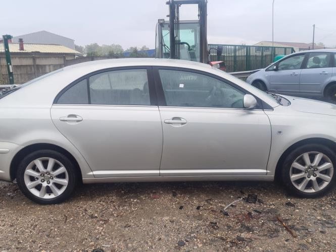 TOYOTA AVENSIS 2