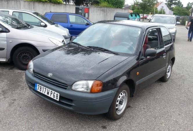 TOYOTA STARLET 3