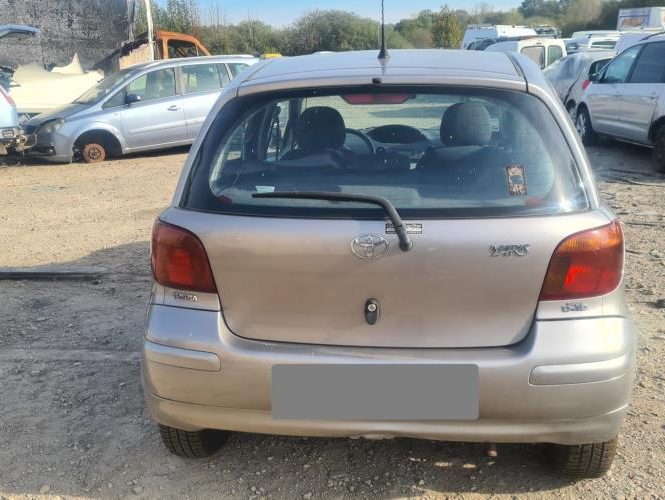TOYOTA YARIS 1