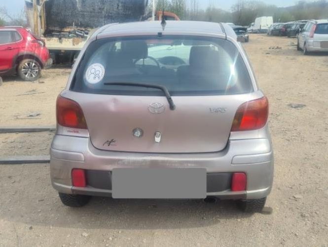 TOYOTA YARIS 1